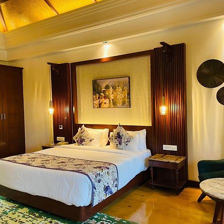 Hotel The Ananta Udaipur Esterno foto