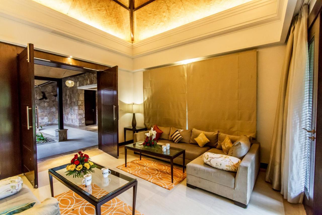 Hotel The Ananta Udaipur Esterno foto
