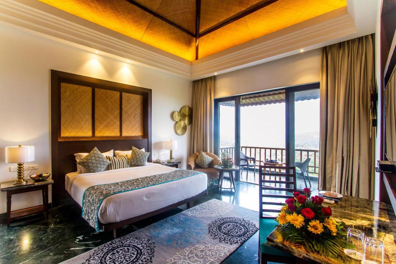 Hotel The Ananta Udaipur Esterno foto