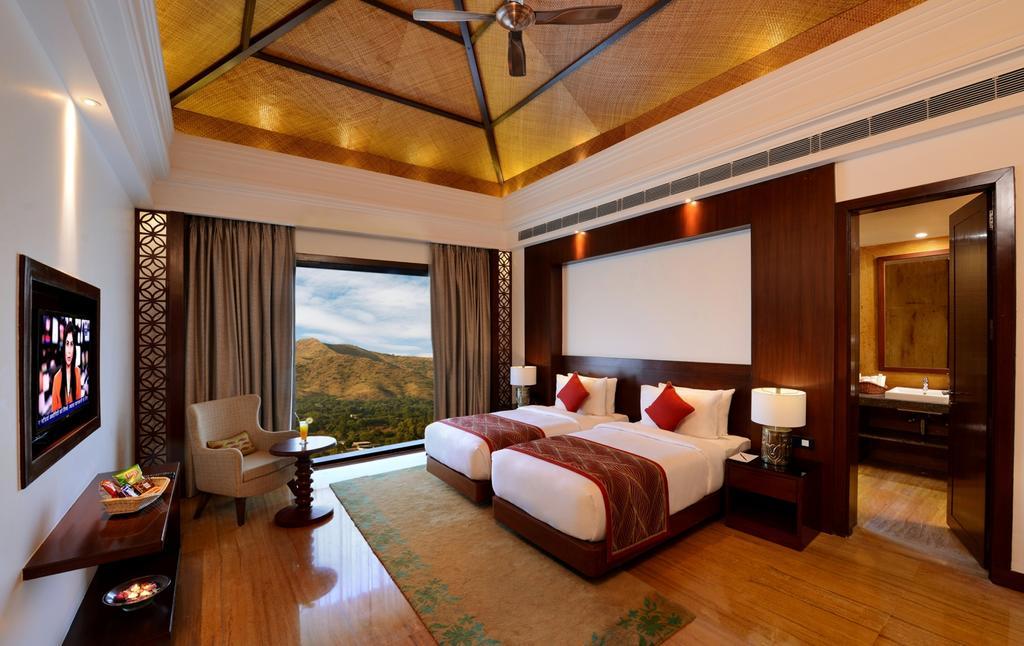Hotel The Ananta Udaipur Esterno foto