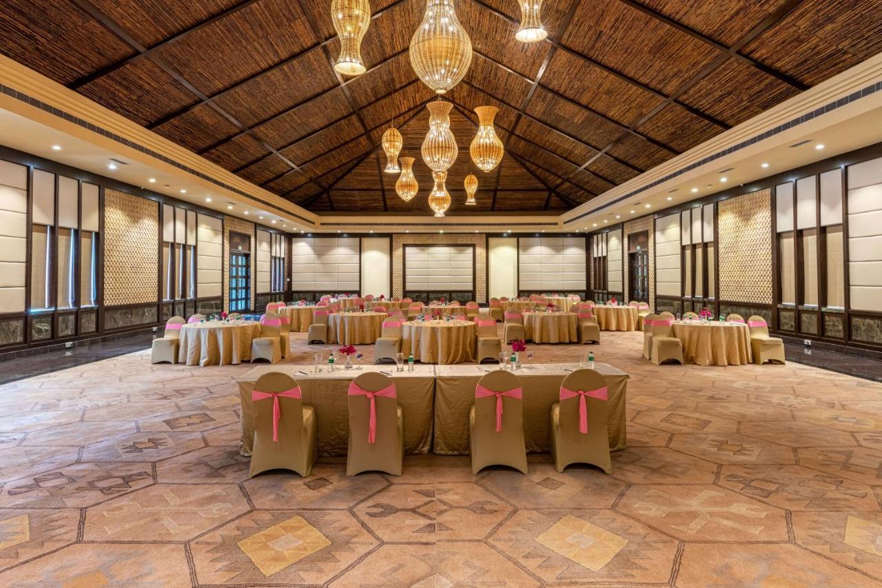 Hotel The Ananta Udaipur Esterno foto